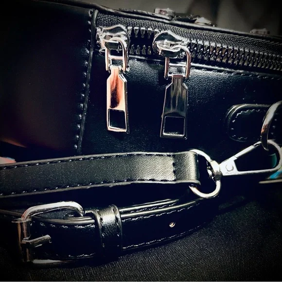 Betsey Johnson Black Heart Bag Charm w Black & Silver Unbranded Rock Crossbody - Picture 12 of 15